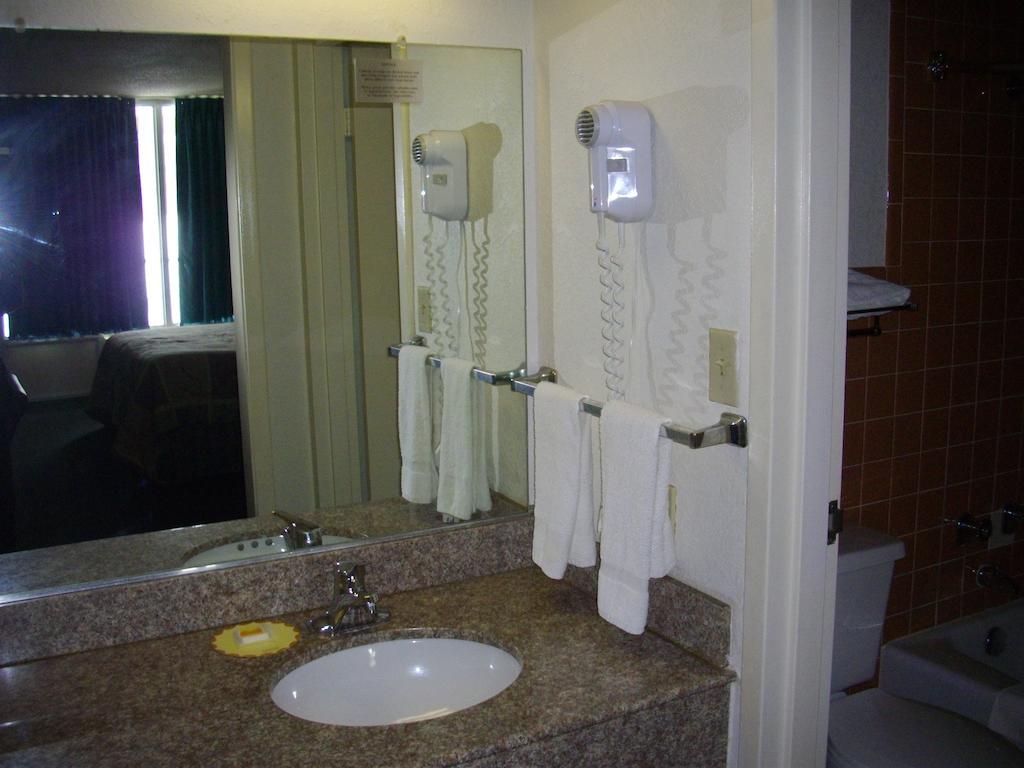 Macomb Inn Δωμάτιο φωτογραφία