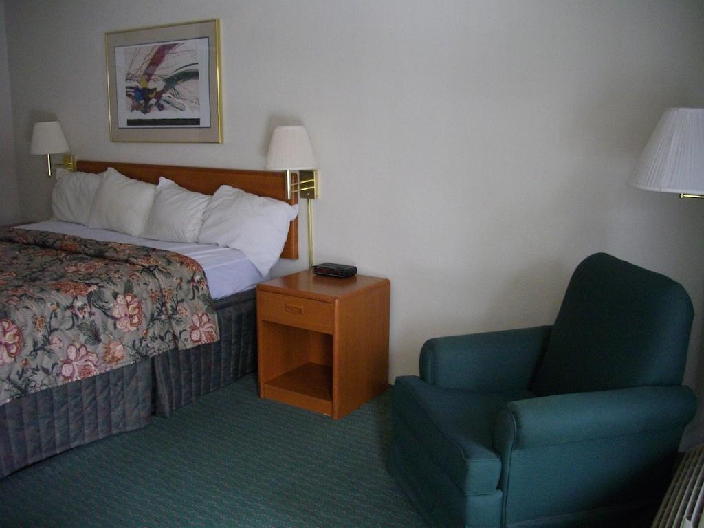 Macomb Inn Δωμάτιο φωτογραφία