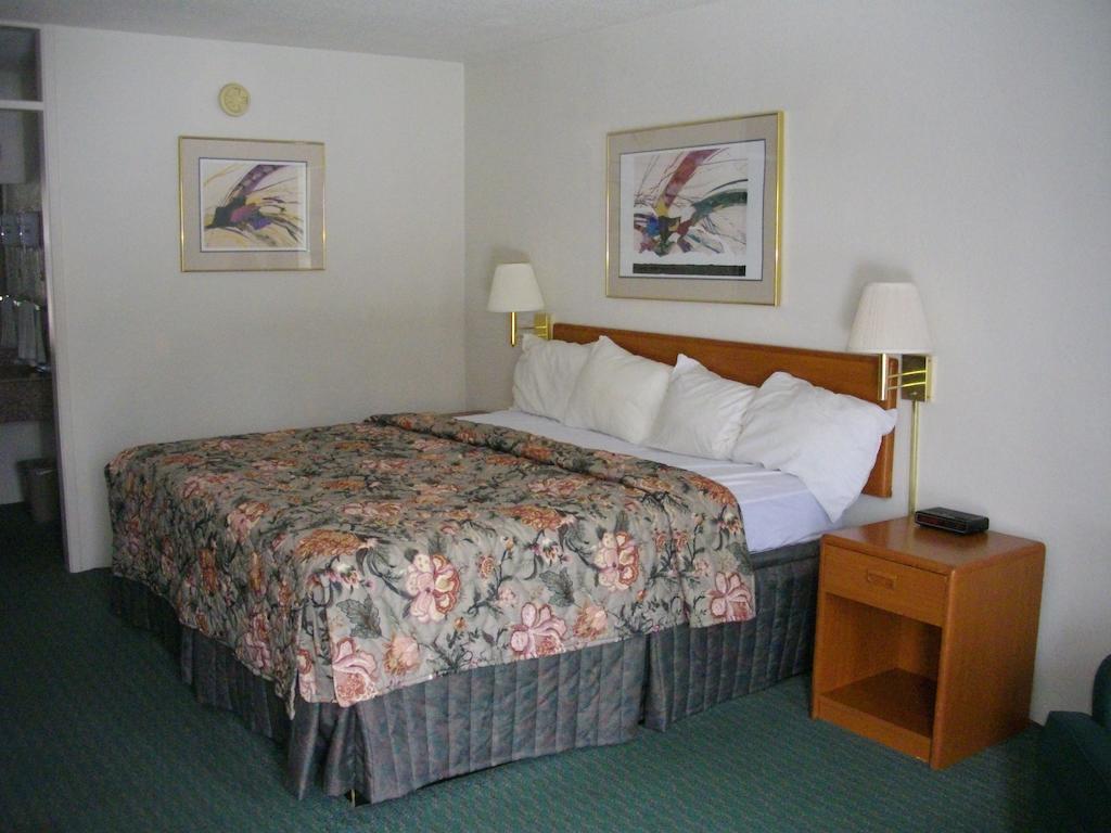 Macomb Inn Δωμάτιο φωτογραφία