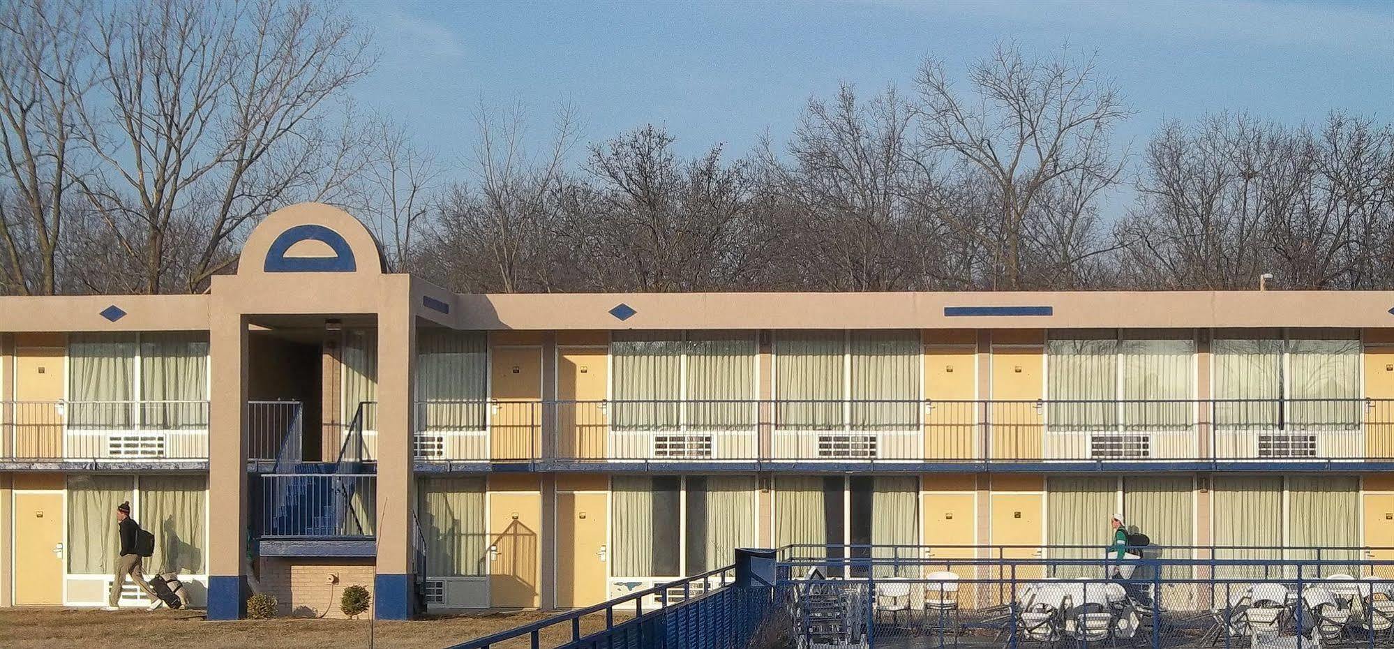 Macomb Inn Εξωτερικό φωτογραφία