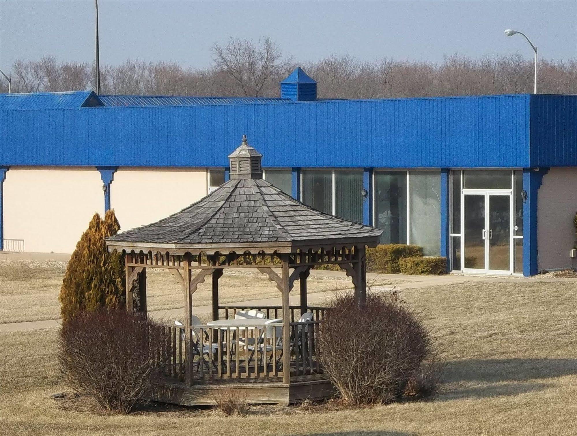 Macomb Inn Εξωτερικό φωτογραφία