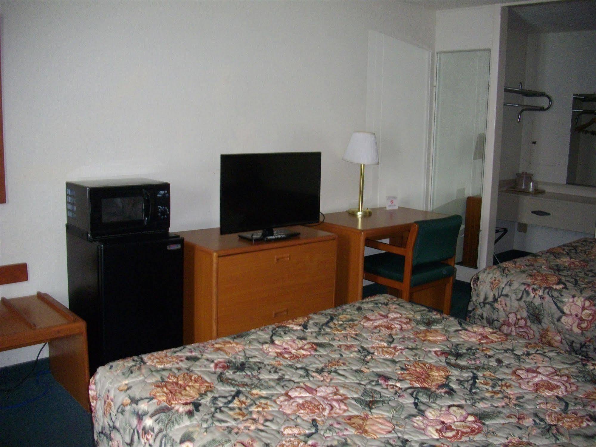 Macomb Inn Εξωτερικό φωτογραφία