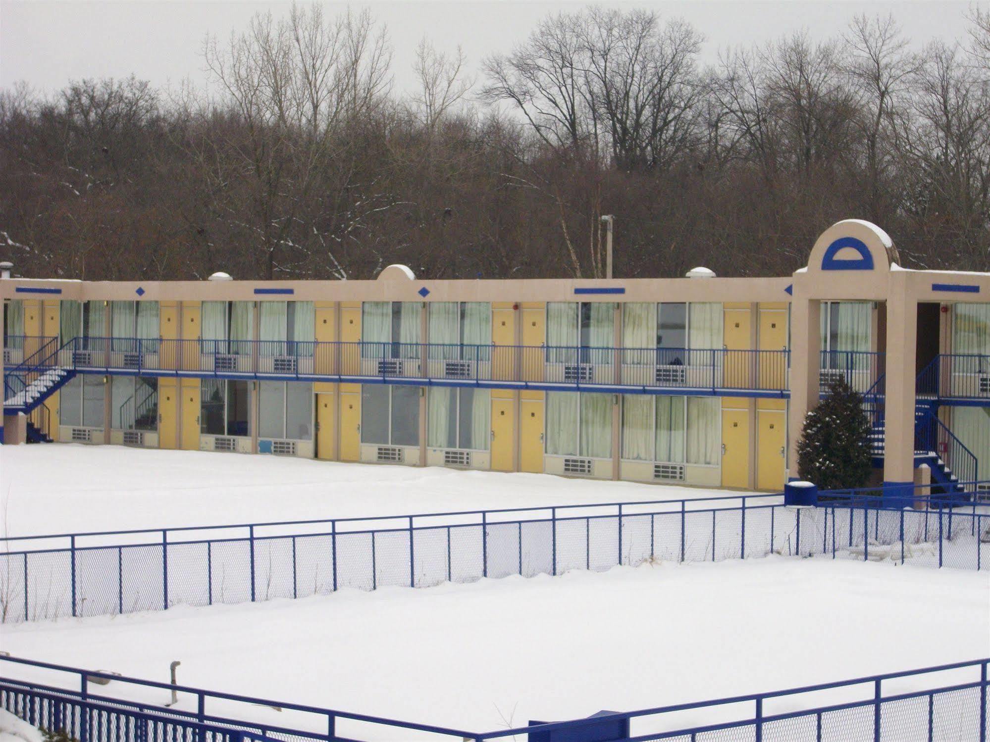 Macomb Inn Εξωτερικό φωτογραφία