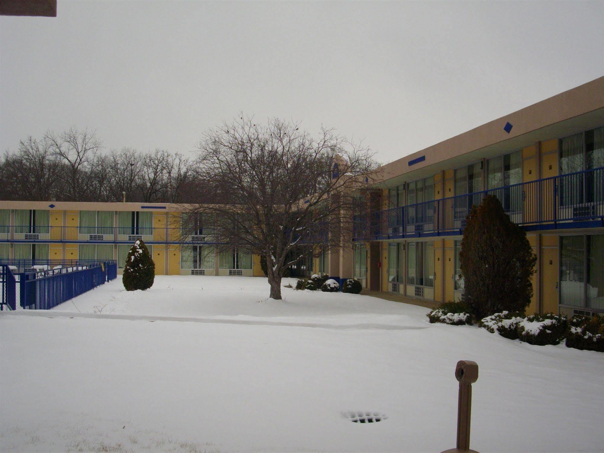 Macomb Inn Εξωτερικό φωτογραφία